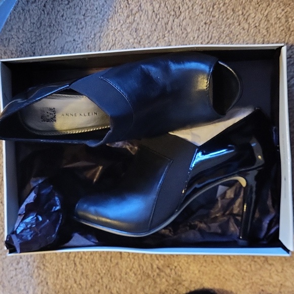 Anne Klein Shoes - Anne Klein black high heels